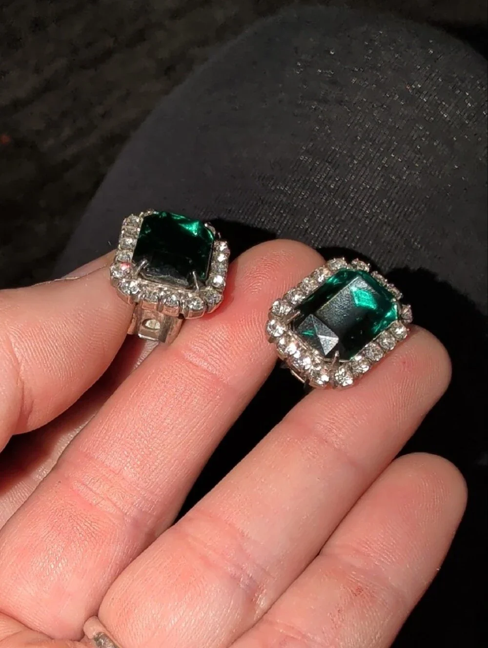 Vtg. Emerald Green Halo Clip-On Earrings - Women Jewelry